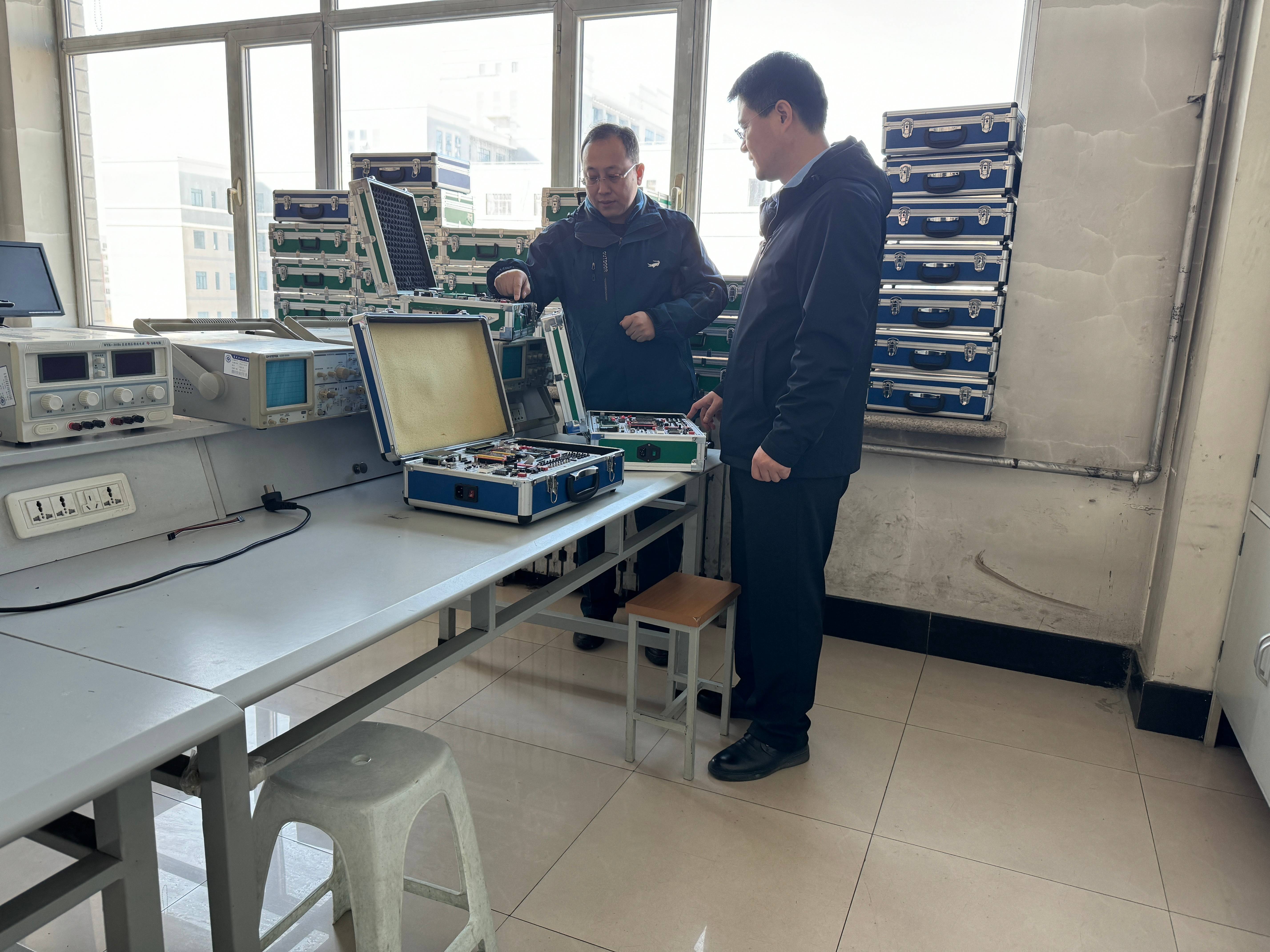 学院实验室安全检查.jpg 学院实验室安全检查.jpg