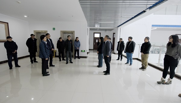 学校领导开展新学期走访慰问活动