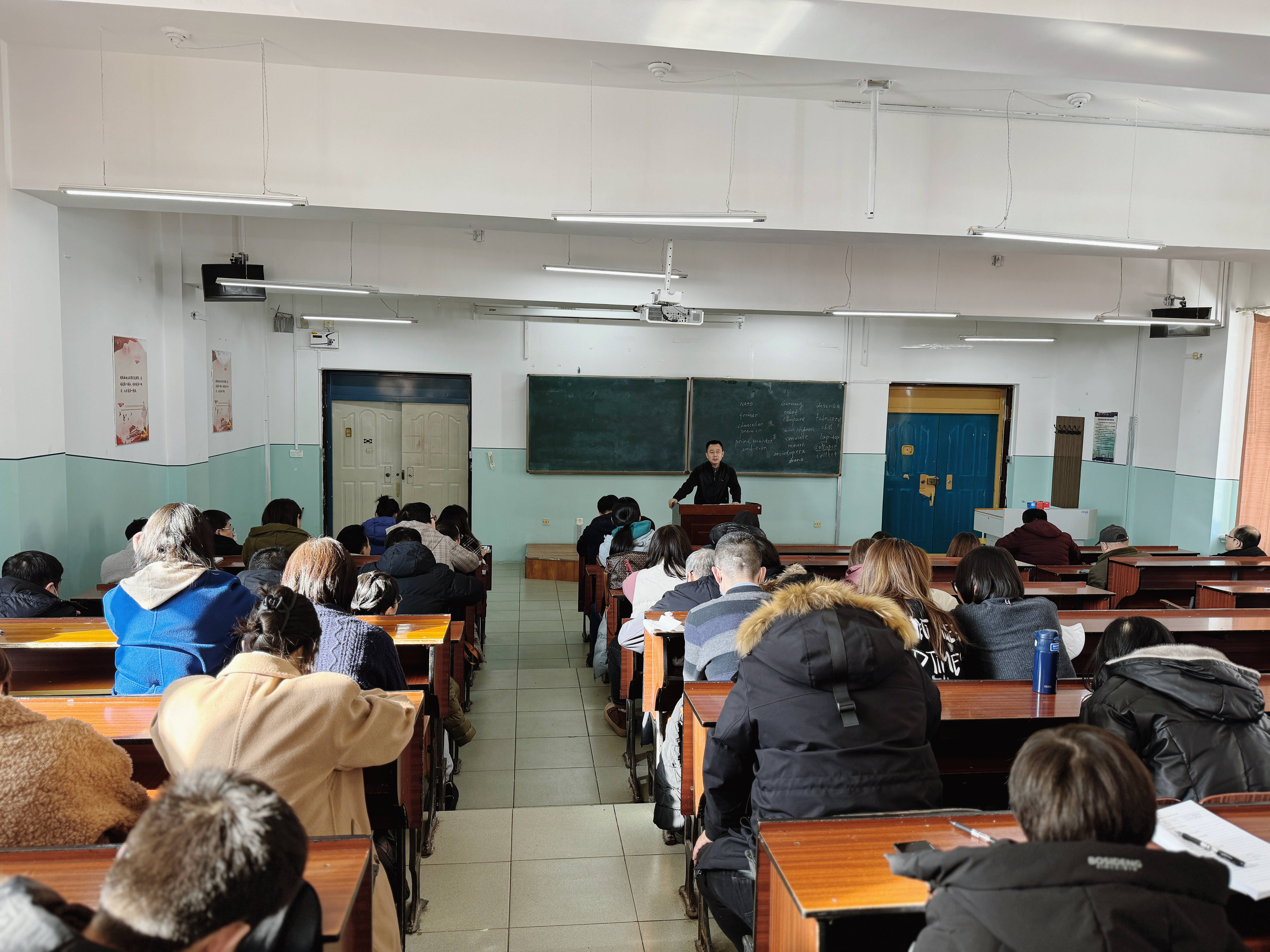 逯云晶书记主持会议.jpg 逯云晶书记主持会议.jpg